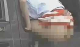 美女尿急视频,美女公共场所突发尿急，现场画面令人尴尬不已