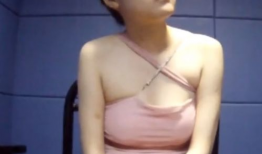 美女露乳头视频,美女意外露乳头瞬间引发热议