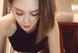 美女抖胸视频,美女抖胸视频引发热议