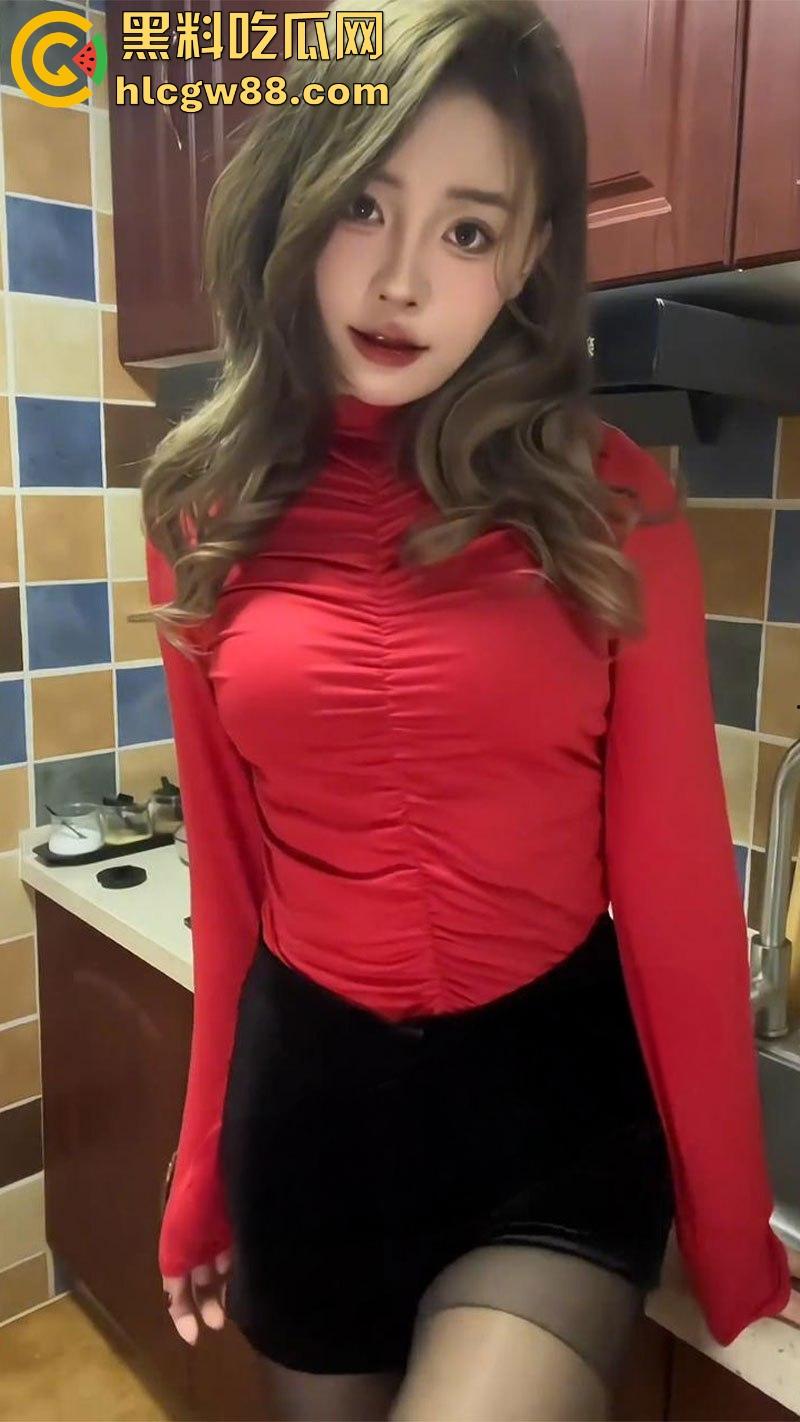 抖音极品网红【DJ美羊羊】公交车精盆名不虚传，被金主暴力抽插口交，舔完大鸡巴再被中出！-5