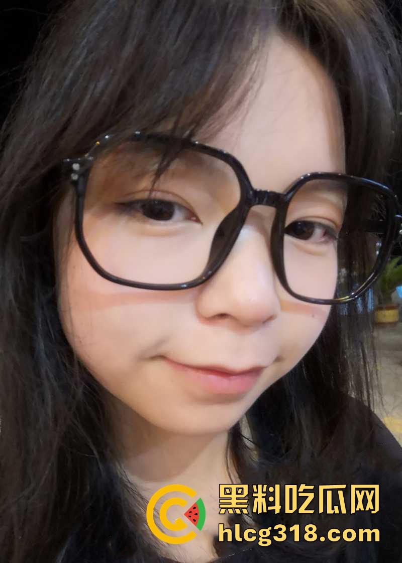 广西职业学院性瘾少女【秦丽丽】清纯萝莉大搞反差，舌钉乳钉装饰身体，心型阴蒂淫荡母狗-2